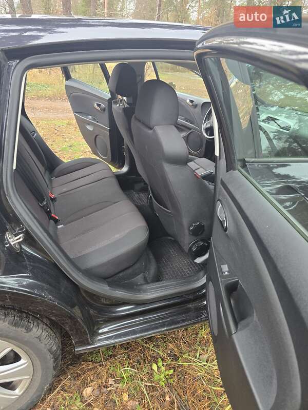 Хэтчбек SEAT Leon 2008 в Киеве