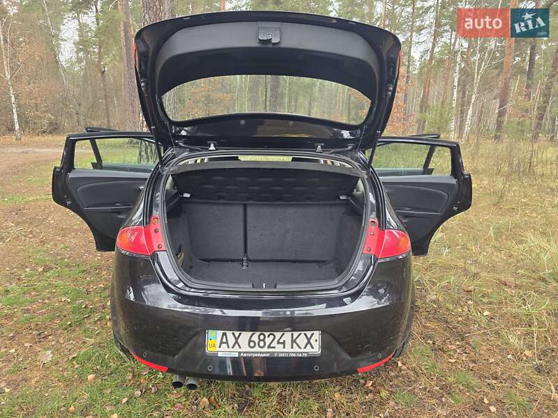 Хэтчбек SEAT Leon 2008 в Киеве