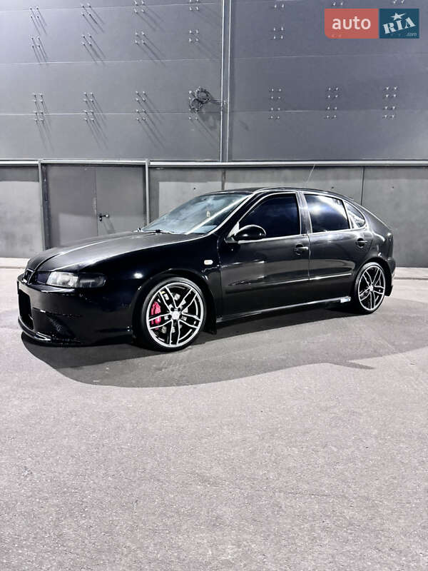 Хэтчбек SEAT Leon 2004 в Киеве