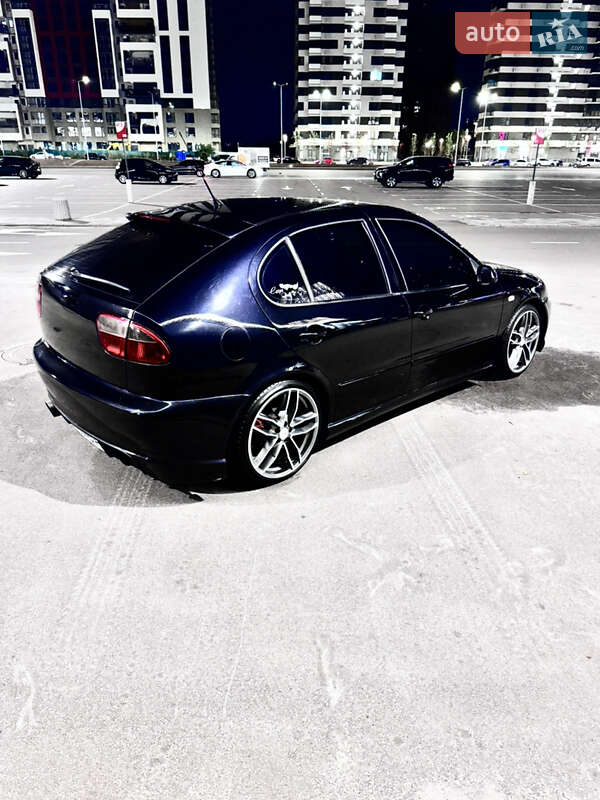 Хэтчбек SEAT Leon 2004 в Киеве