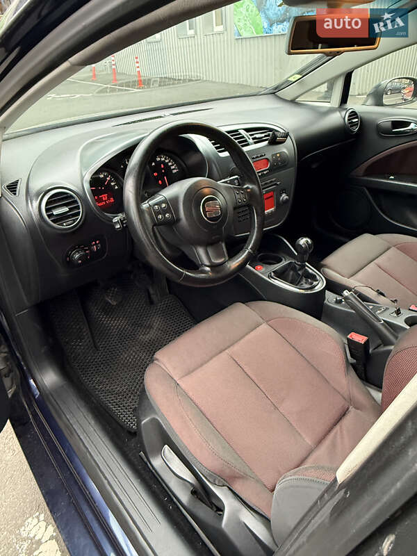 Хэтчбек SEAT Leon 2006 в Киеве