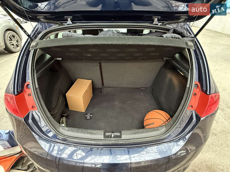 Хэтчбек SEAT Leon 2006 в Киеве