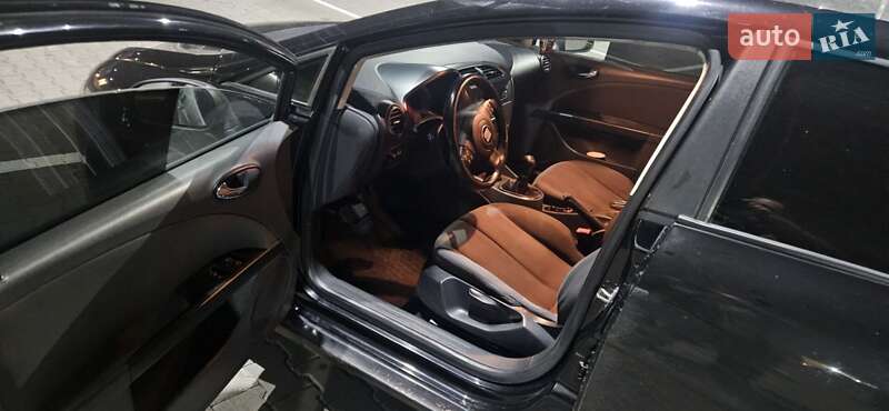 Хэтчбек SEAT Leon 2006 в Софиевской Борщаговке