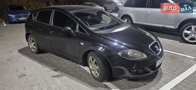 Хэтчбек SEAT Leon 2006 в Софиевской Борщаговке