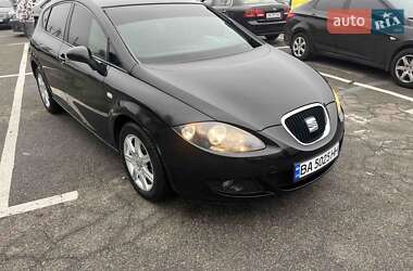 Хэтчбек SEAT Leon 2006 в Софиевской Борщаговке