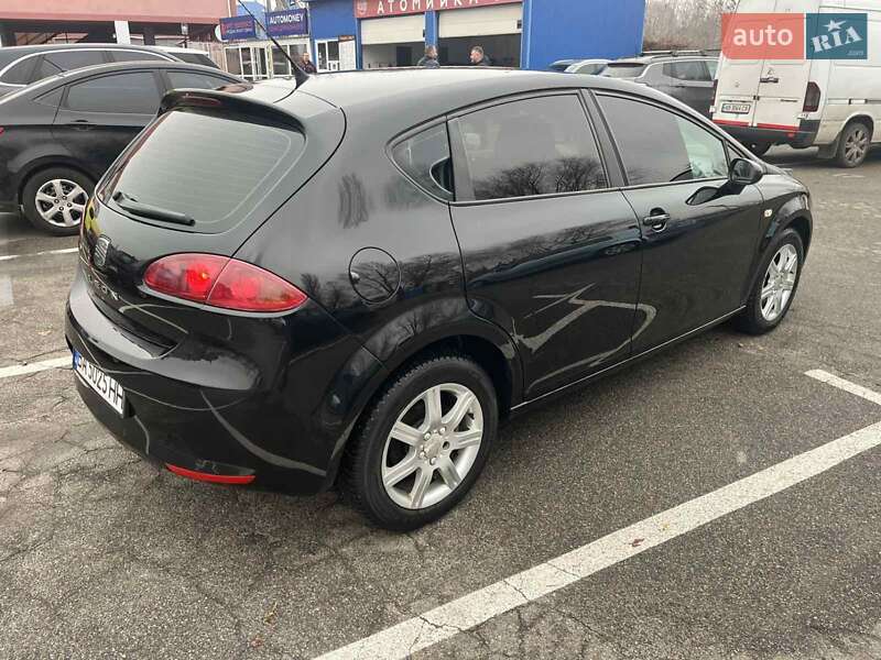 Хэтчбек SEAT Leon 2006 в Софиевской Борщаговке