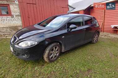 Хэтчбек SEAT Leon 2008 в Хырове