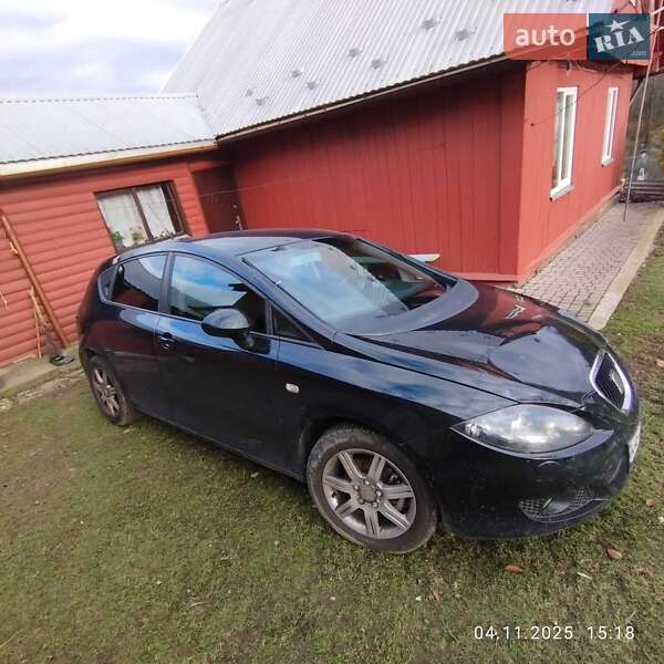 Хэтчбек SEAT Leon 2008 в Хырове