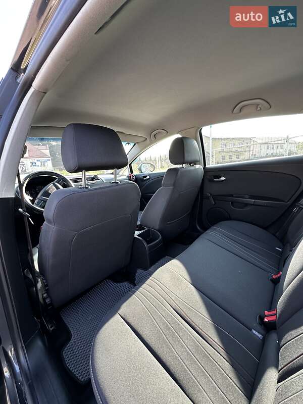 Хэтчбек SEAT Leon 2011 в Львове