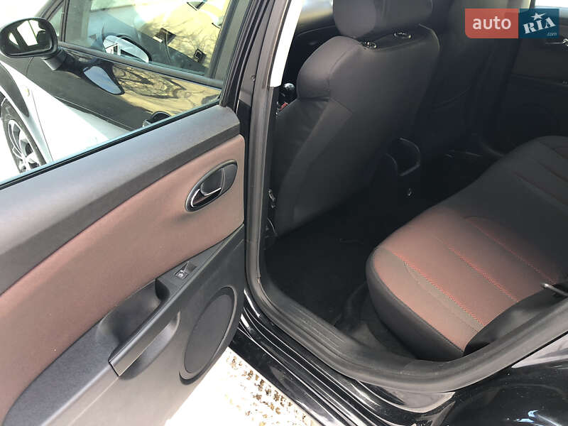 Хэтчбек SEAT Leon 2006 в Радивилове