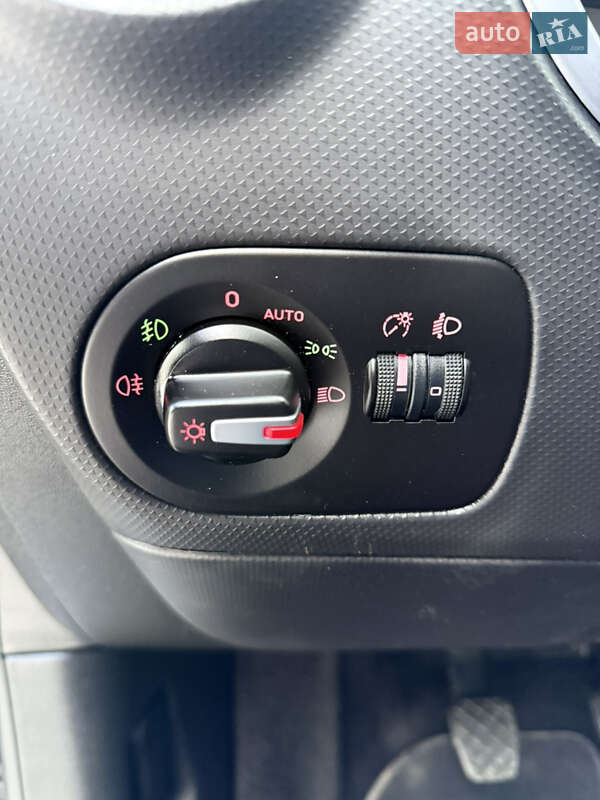 Хэтчбек SEAT Leon 2011 в Луцке