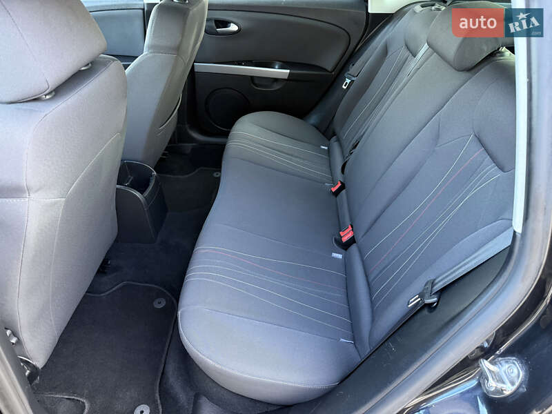 Хэтчбек SEAT Leon 2011 в Луцке