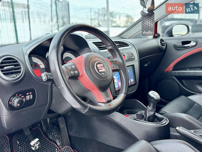 Хэтчбек SEAT Leon 2006 в Киеве