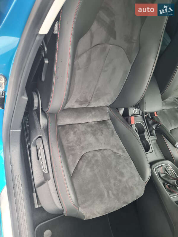 Хэтчбек SEAT Leon 2015 в Киеве