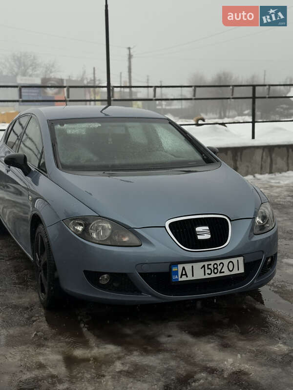 Хэтчбек SEAT Leon 2005 в Корсуне-Шевченковском