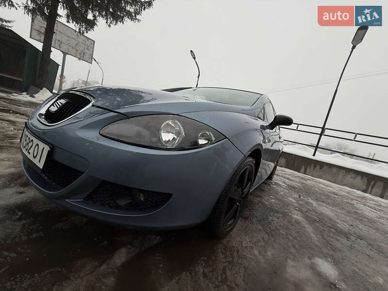 Хэтчбек SEAT Leon 2005 в Корсуне-Шевченковском