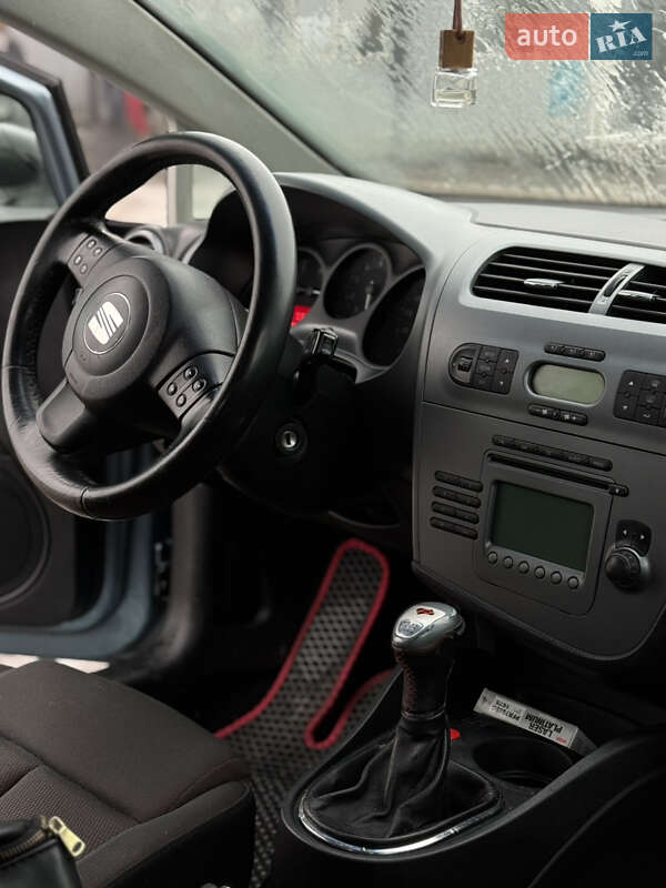 Хэтчбек SEAT Leon 2005 в Корсуне-Шевченковском