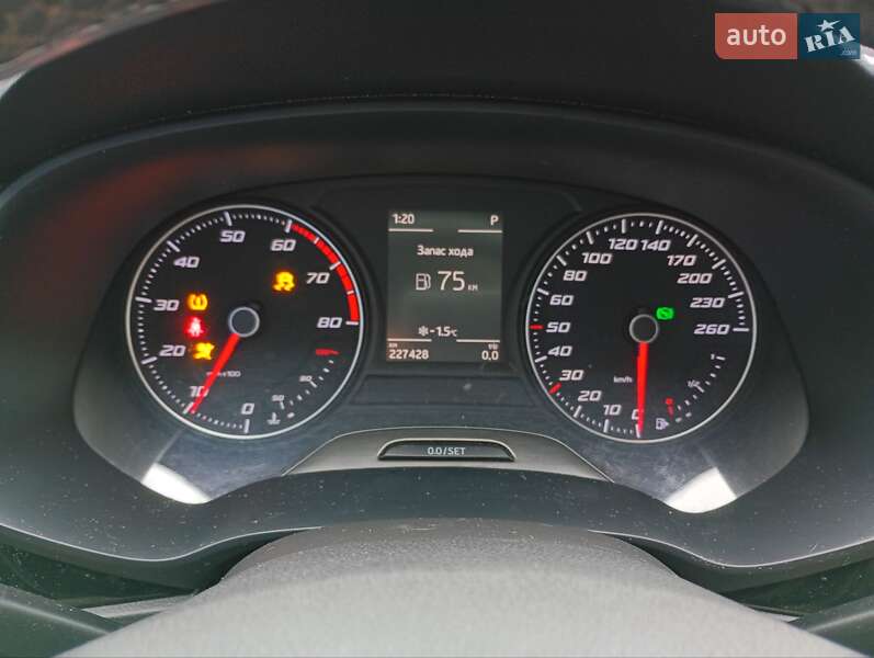 Хэтчбек SEAT Leon 2015 в Киеве