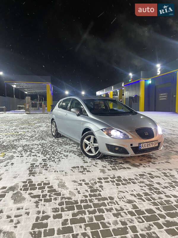 Хэтчбек SEAT Leon 2010 в Харькове