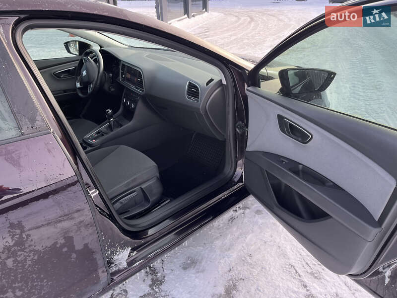 Хэтчбек SEAT Leon 2017 в Киеве