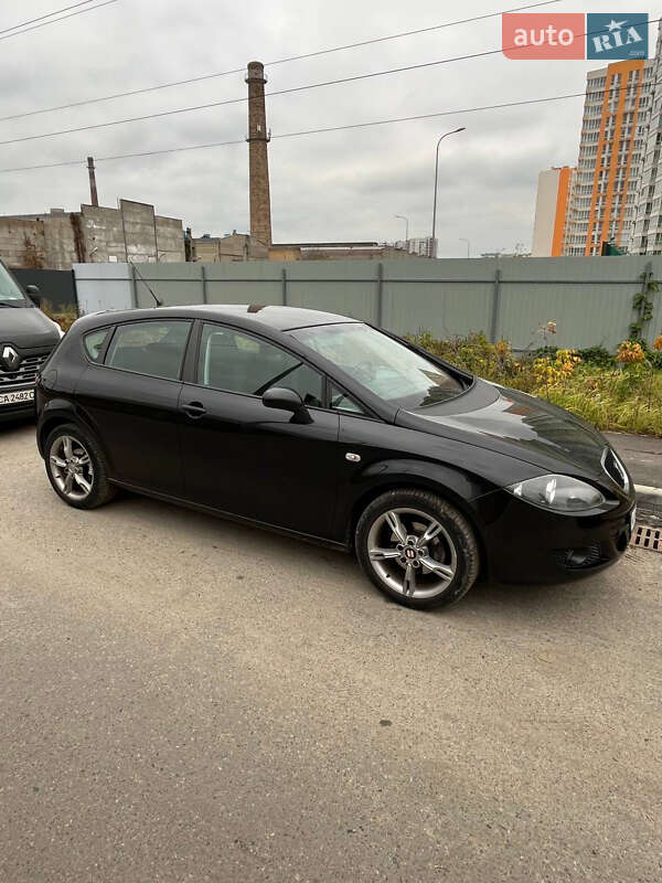 Хэтчбек SEAT Leon 2008 в Киеве