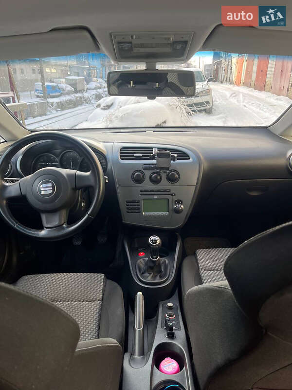 Хэтчбек SEAT Leon 2008 в Киеве