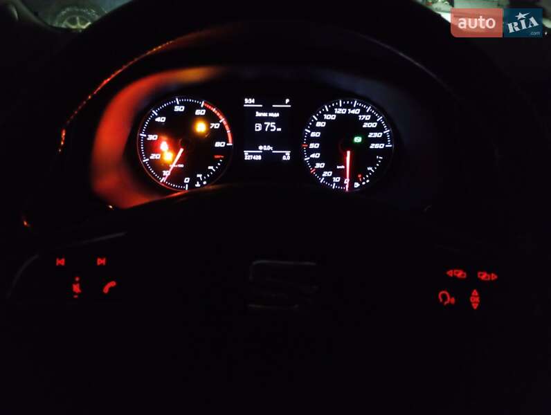 Хэтчбек SEAT Leon 2015 в Киеве