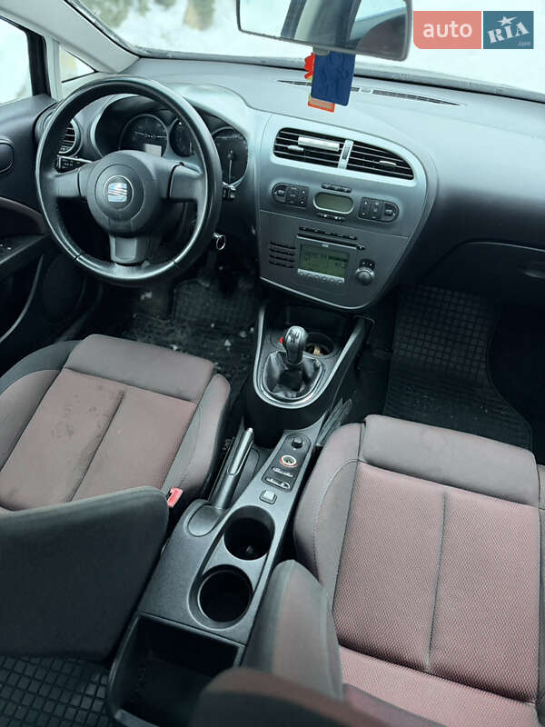 Хэтчбек SEAT Leon 2006 в Луцке
