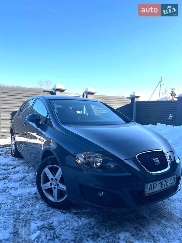 Хэтчбек SEAT Leon 2011 в Львове