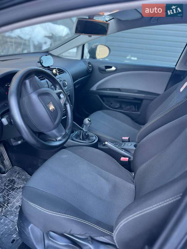 Хэтчбек SEAT Leon 2011 в Львове