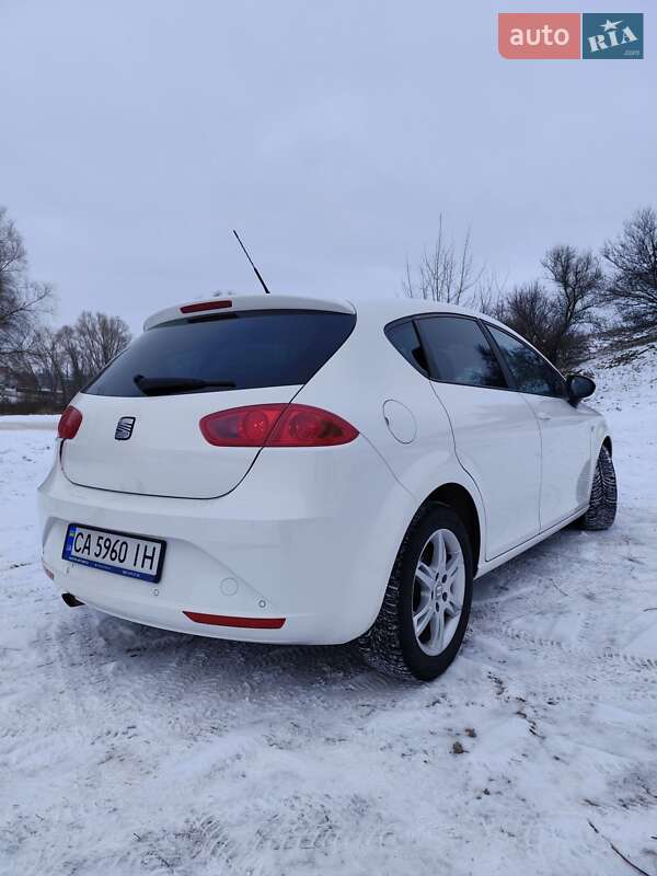 Хэтчбек SEAT Leon 2010 в Каменке