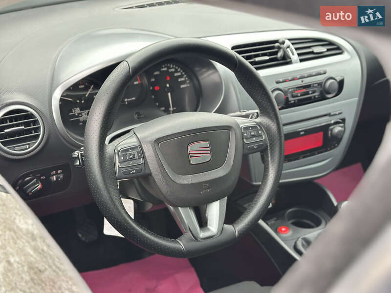 Хетчбек SEAT Leon 2009 в Кам'янському