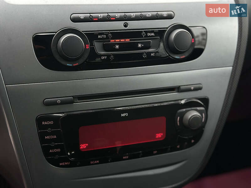 Хетчбек SEAT Leon 2009 в Кам'янському