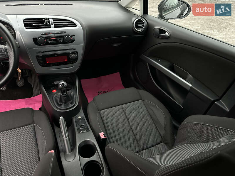 Хетчбек SEAT Leon 2009 в Кам'янському