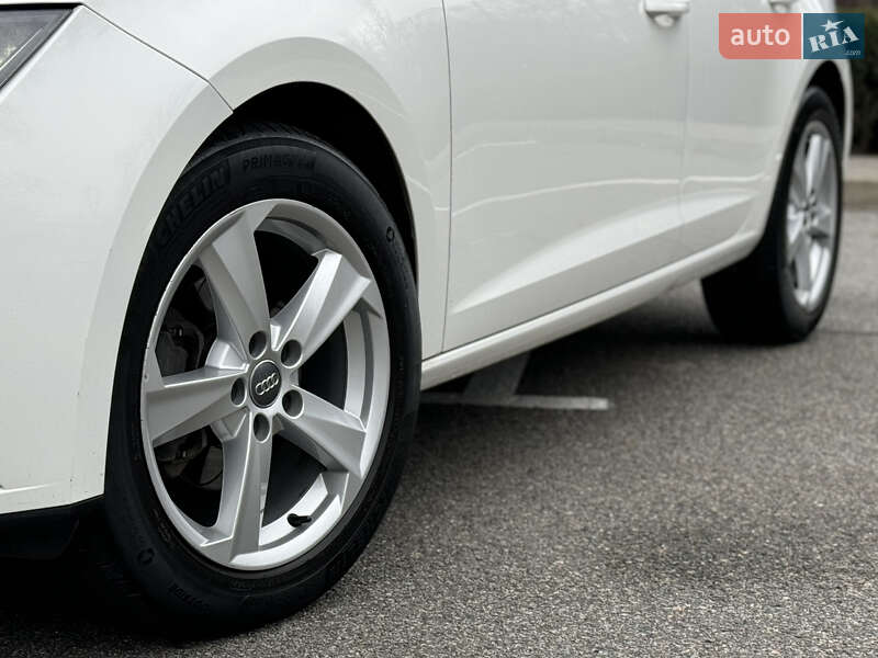 Хетчбек SEAT Leon 2013 в Харкові