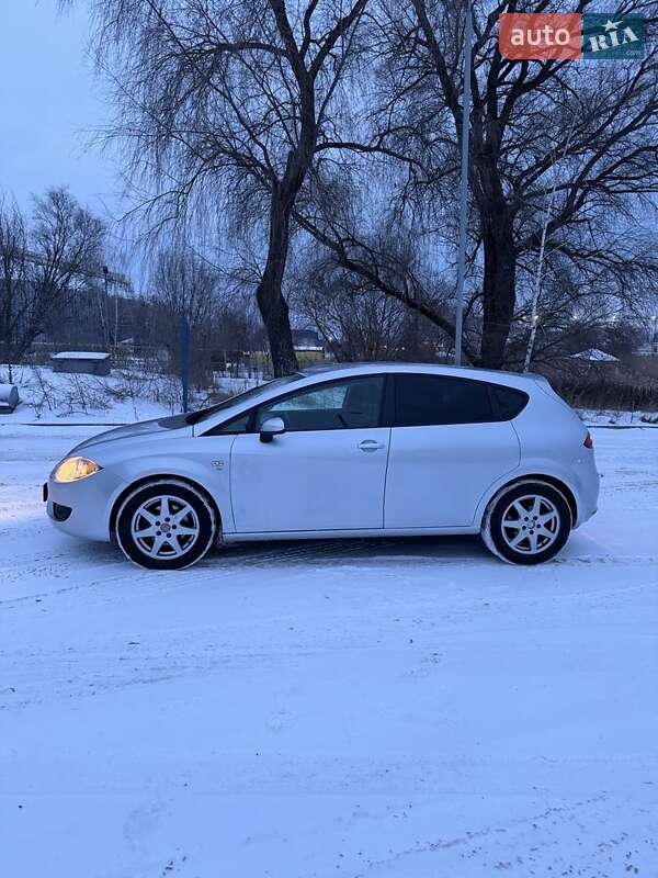 Хетчбек SEAT Leon 2007 в Глобиному фото Хетчбек SEAT Leon 2007 в Глобиному