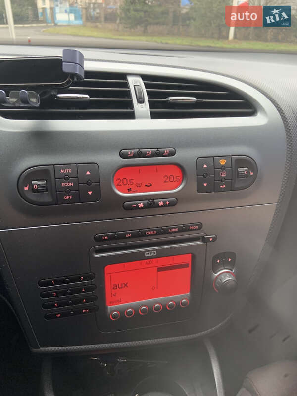 Хэтчбек SEAT Leon 2006 в Ужгороде