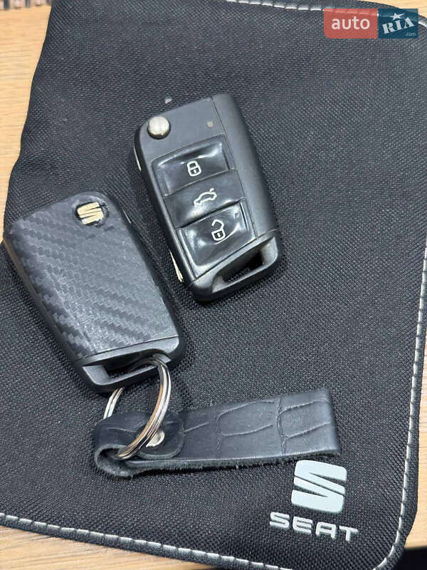 Хетчбек SEAT Leon 2015 в Києві