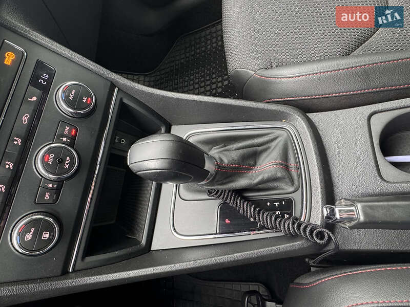 Хэтчбек SEAT Leon 2016 в Киеве