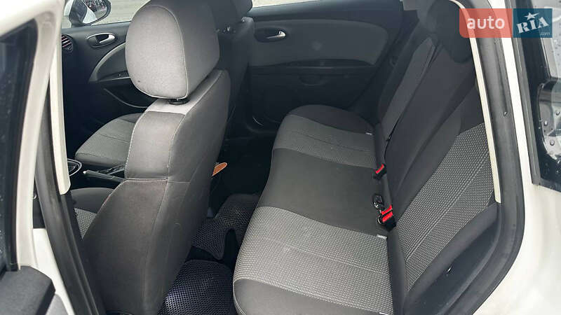 Хетчбек SEAT Leon 2011 в Дніпрі