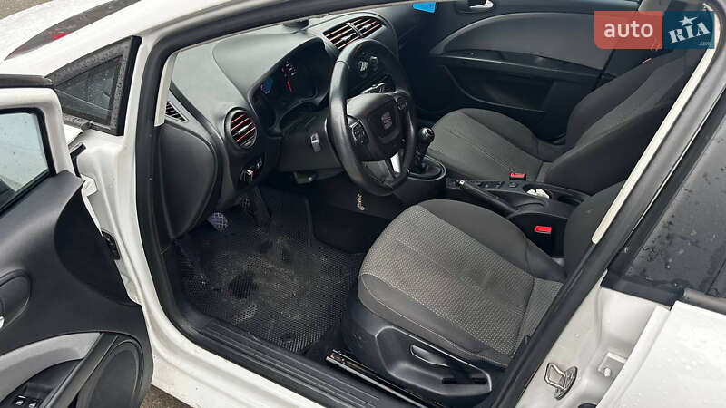 Хетчбек SEAT Leon 2011 в Дніпрі