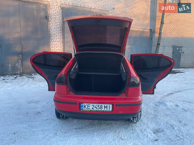 Хетчбек SEAT Leon 2000 в Дніпрі