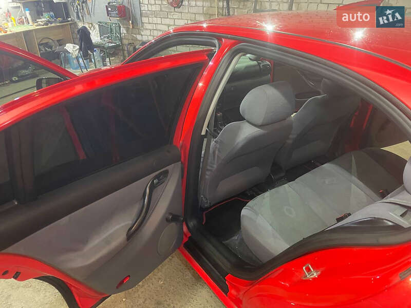 Хетчбек SEAT Leon 2000 в Дніпрі