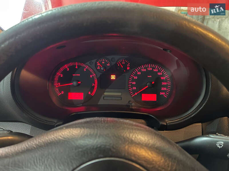 Хетчбек SEAT Leon 2000 в Дніпрі