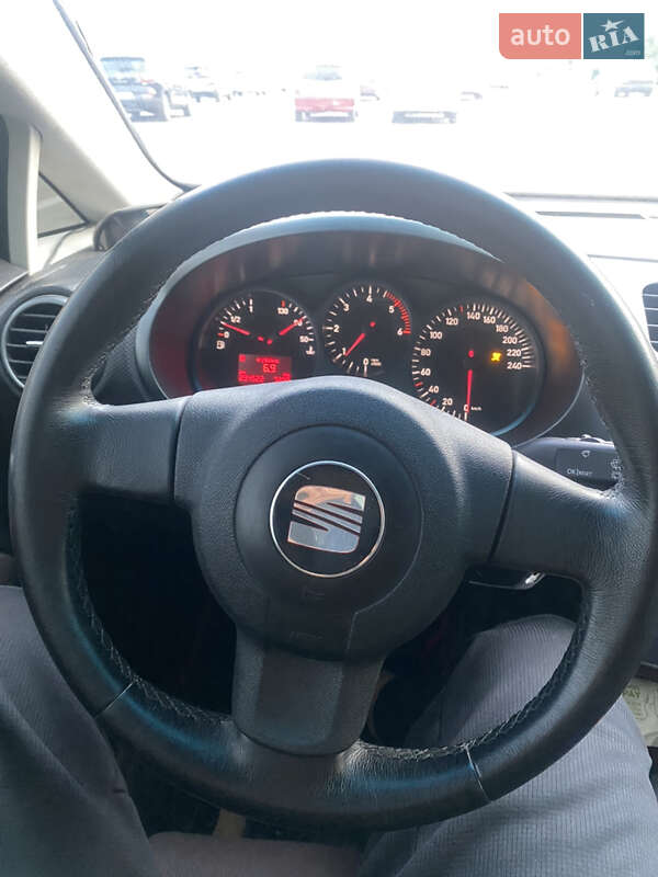 Хэтчбек SEAT Leon 2006 в Полтаве