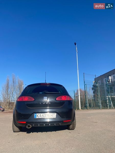Хэтчбек SEAT Leon 2006 в Коростене