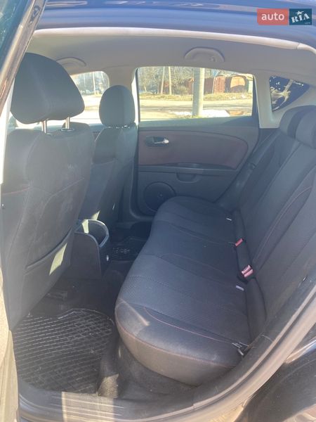 Хэтчбек SEAT Leon 2006 в Коростене