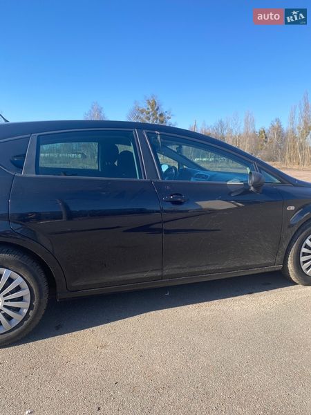 Хэтчбек SEAT Leon 2006 в Коростене