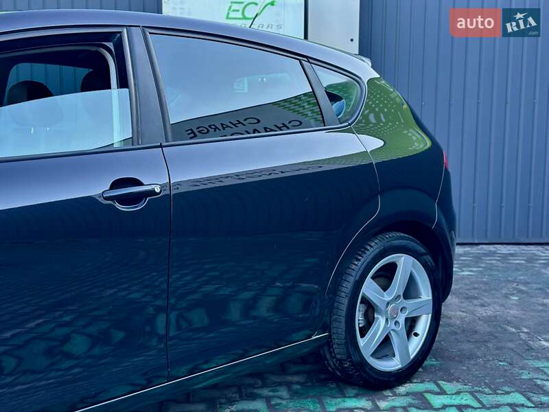 Хэтчбек SEAT Leon 2010 в Каменском