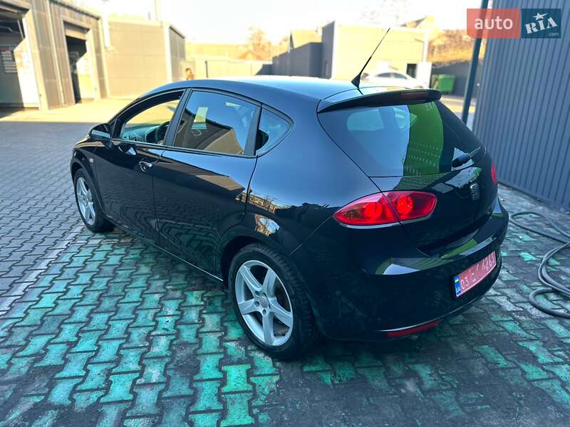 Хэтчбек SEAT Leon 2010 в Каменском